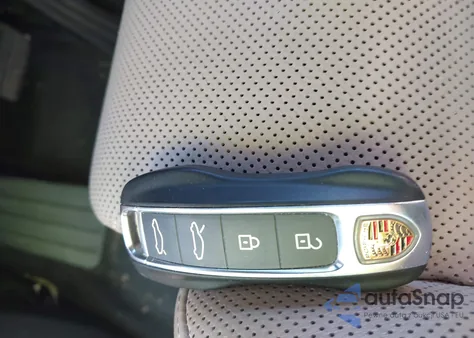 2021 Porsche Taycan 4S z USA, uszkodzony, nr VIN WP0AB2Y16MSA43150